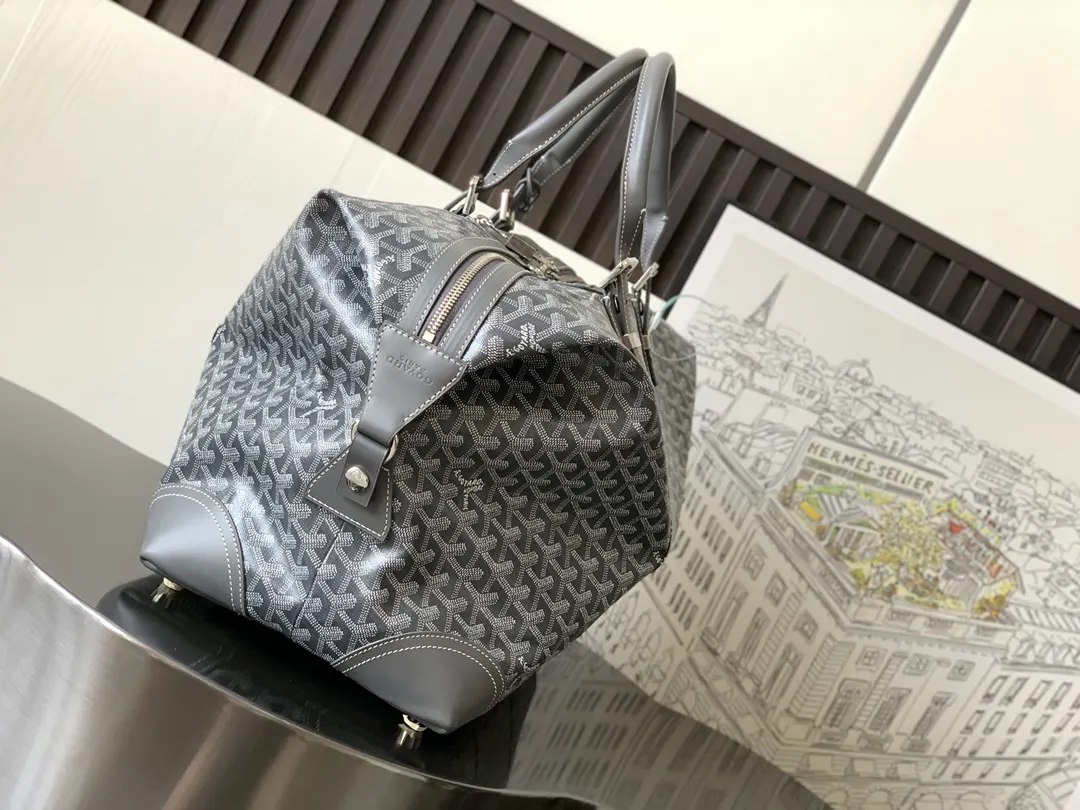 Goyard 灰色 它的提手可调节长度 可确保手提时的舒適度 并且开口两 旅行袋 大容量旅行款