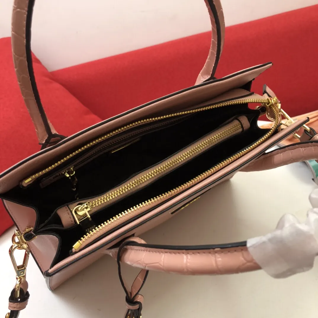 Prada 鳄鱼皮 牛皮 手提包