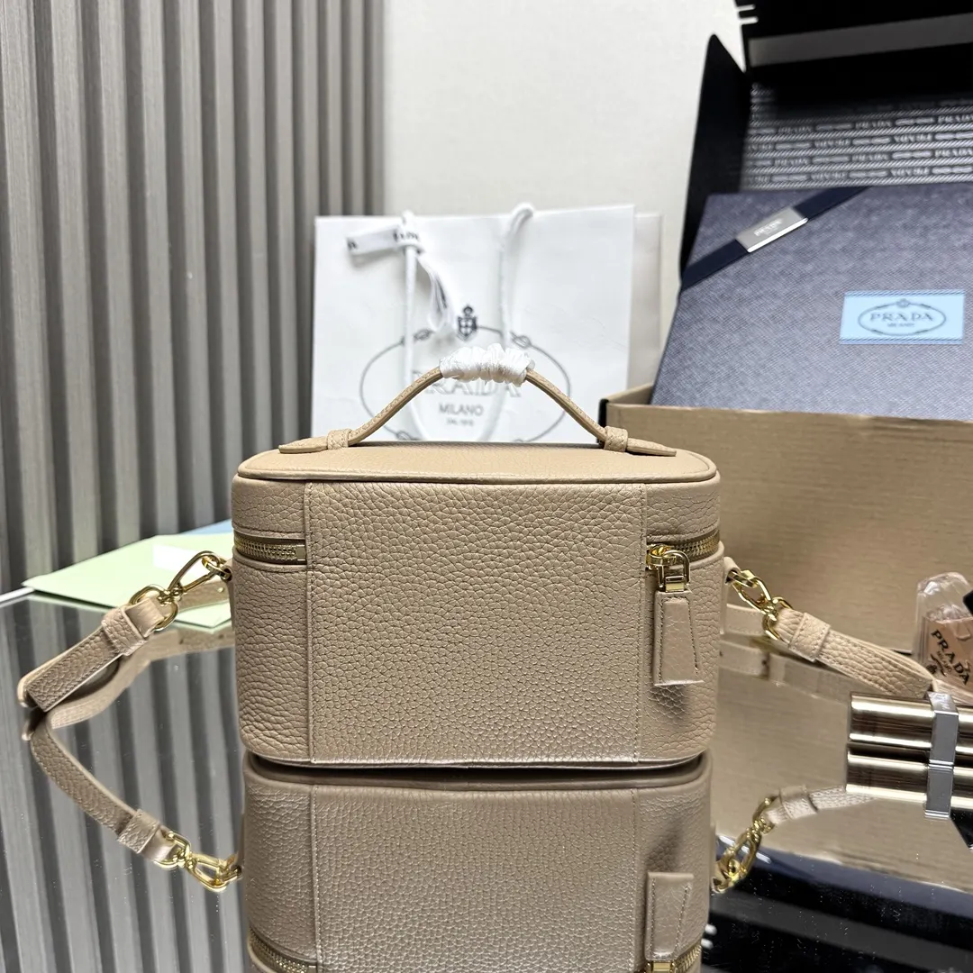 PRADA 1BH202 鹿皮 羊皮 Logo 手提包 日常通勤款