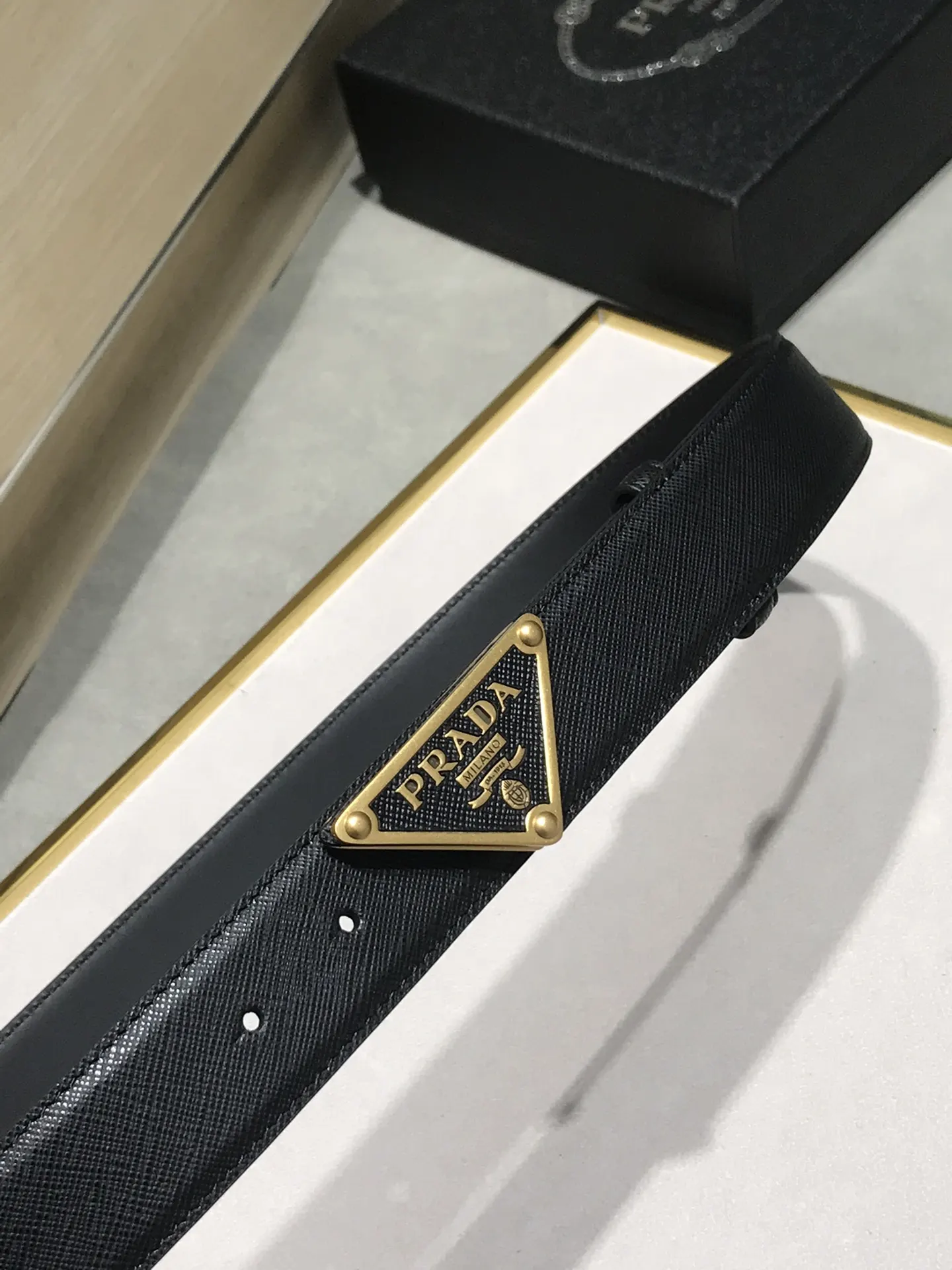 PRADA 牛皮 三角标 腰带 通勤搭配款