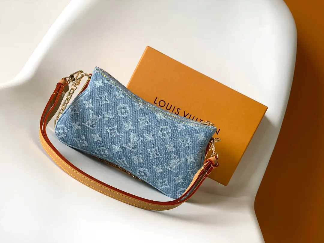 Louis Vuitton Gold Chain Bag Leather