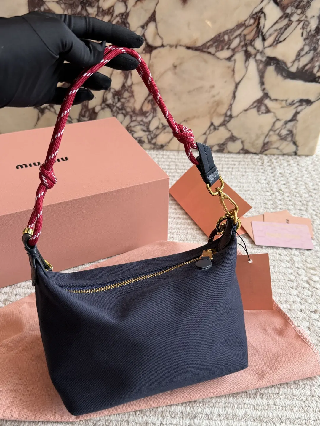 Miu 帆布 miumiu饭盒包 miumiu 这包时髦又能装 饭 手拿包 精致手拿款