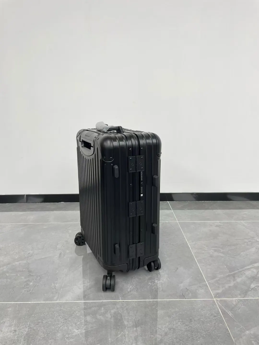 黑色 銀色 Rimowa日默瓦 Original 系列 全 行李箱 旅行拉杆款 輕便出行款(數字9) 黑色 銀色 Rimowa日默瓦 Original 系列 全 行李箱 旅行拉杆款 輕便出行款(數字9)