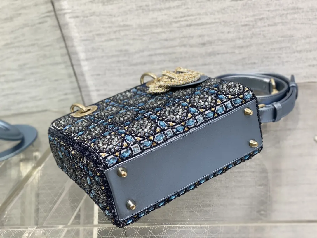 Dior 迷人优雅又气场十足 斜挎手拎也是女人味十足 经典 斜挎包 轻便斜挎款
