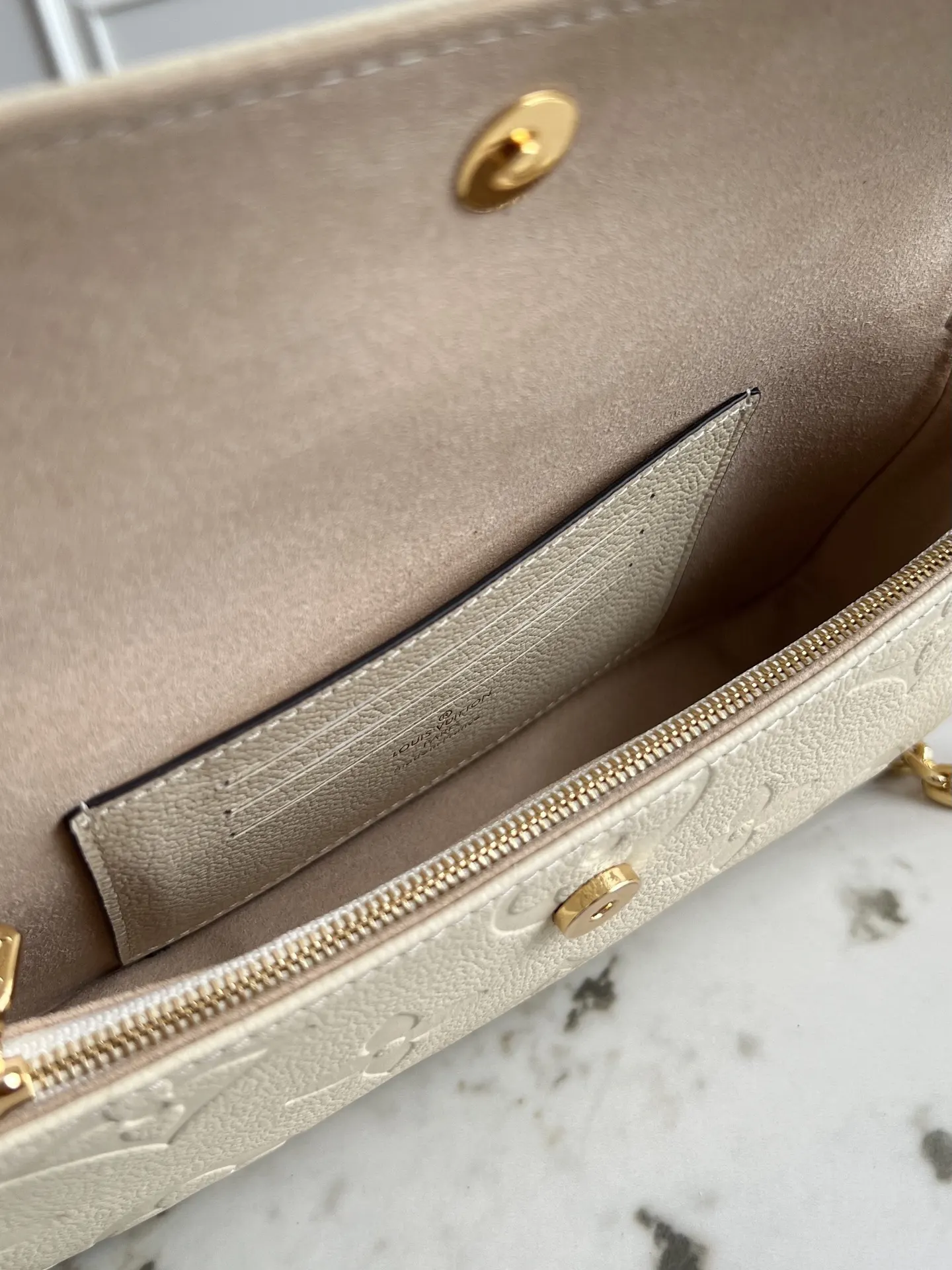 Louis Vuitton M82210 白色 Monogram 链条包