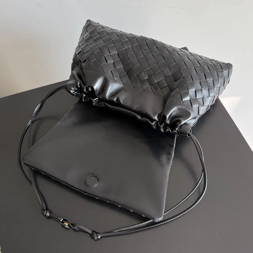 Bottega Veneta 皮革 手拿包 精致手拿款