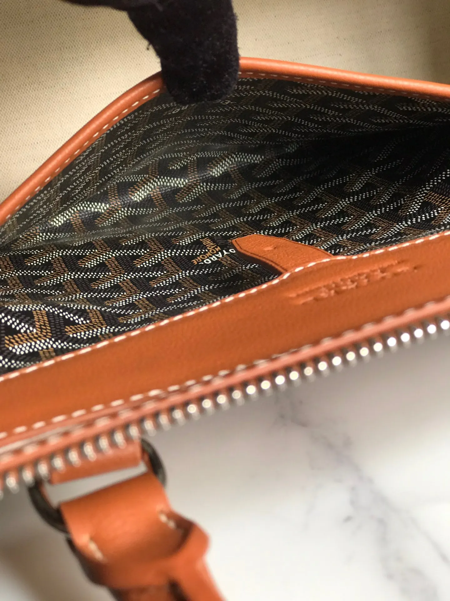 Goyard Cisalpin公文包秉承了Cisalpin背包的 双肩包 实用双肩款
