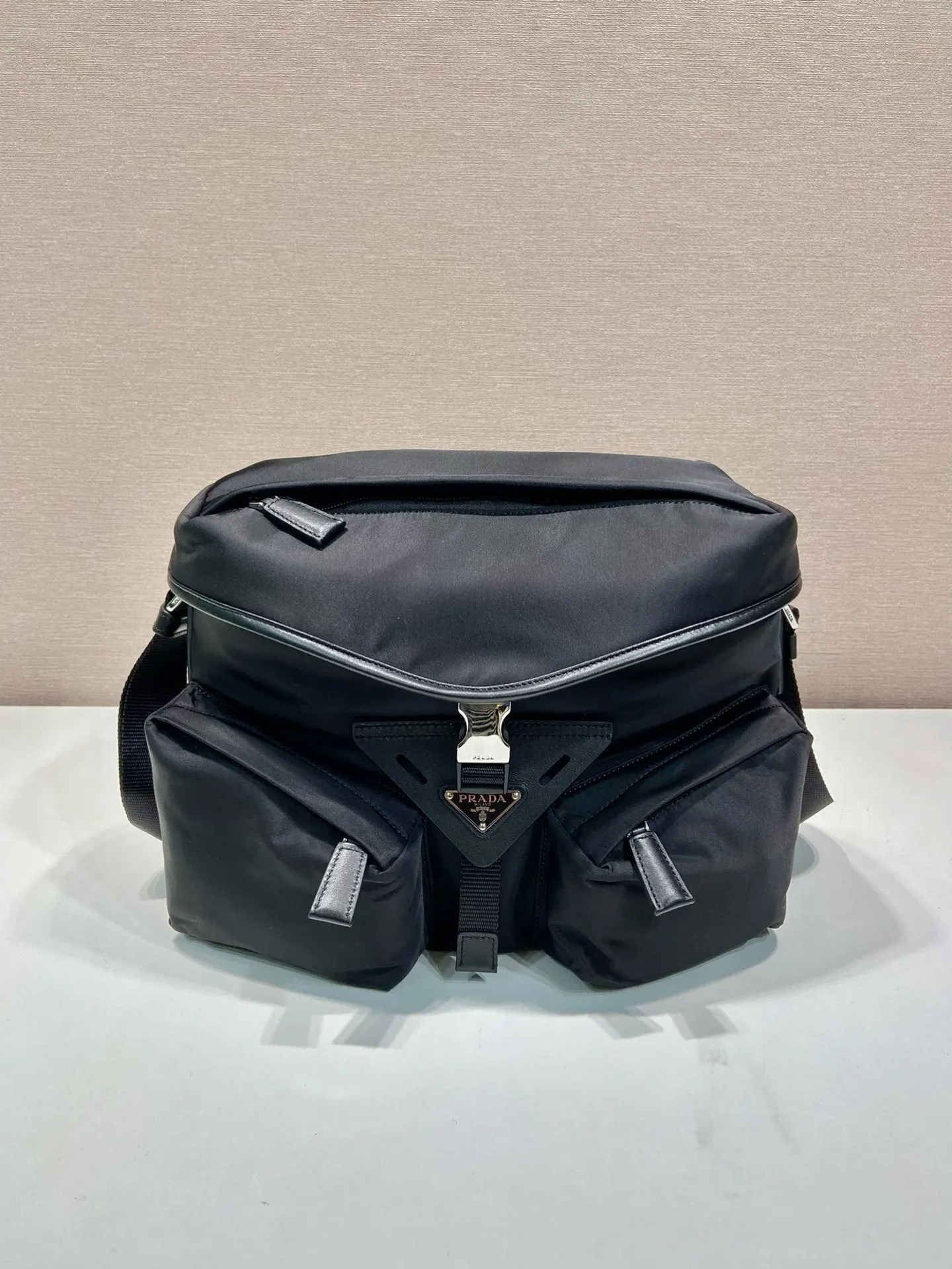 PRADA Re-Nylon尼龙 斜挎包 日常通勤款