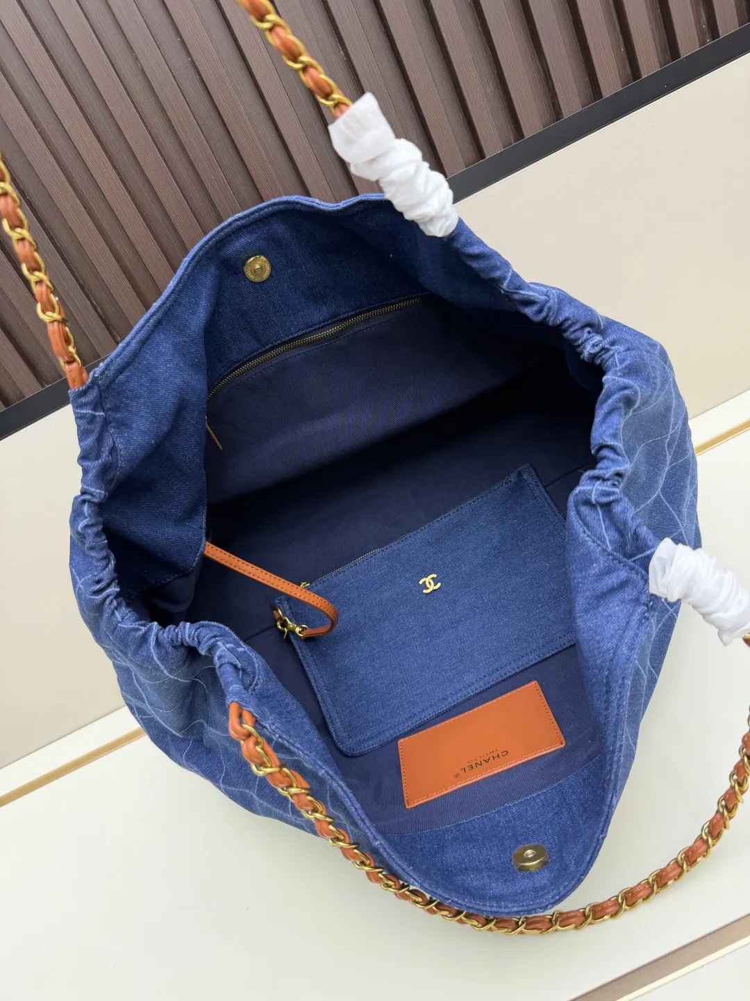 CHANEL 滩包温柔承包整个春夏的松弛感 抽绳托特自带慵懒滤 托特包 大容量托特款