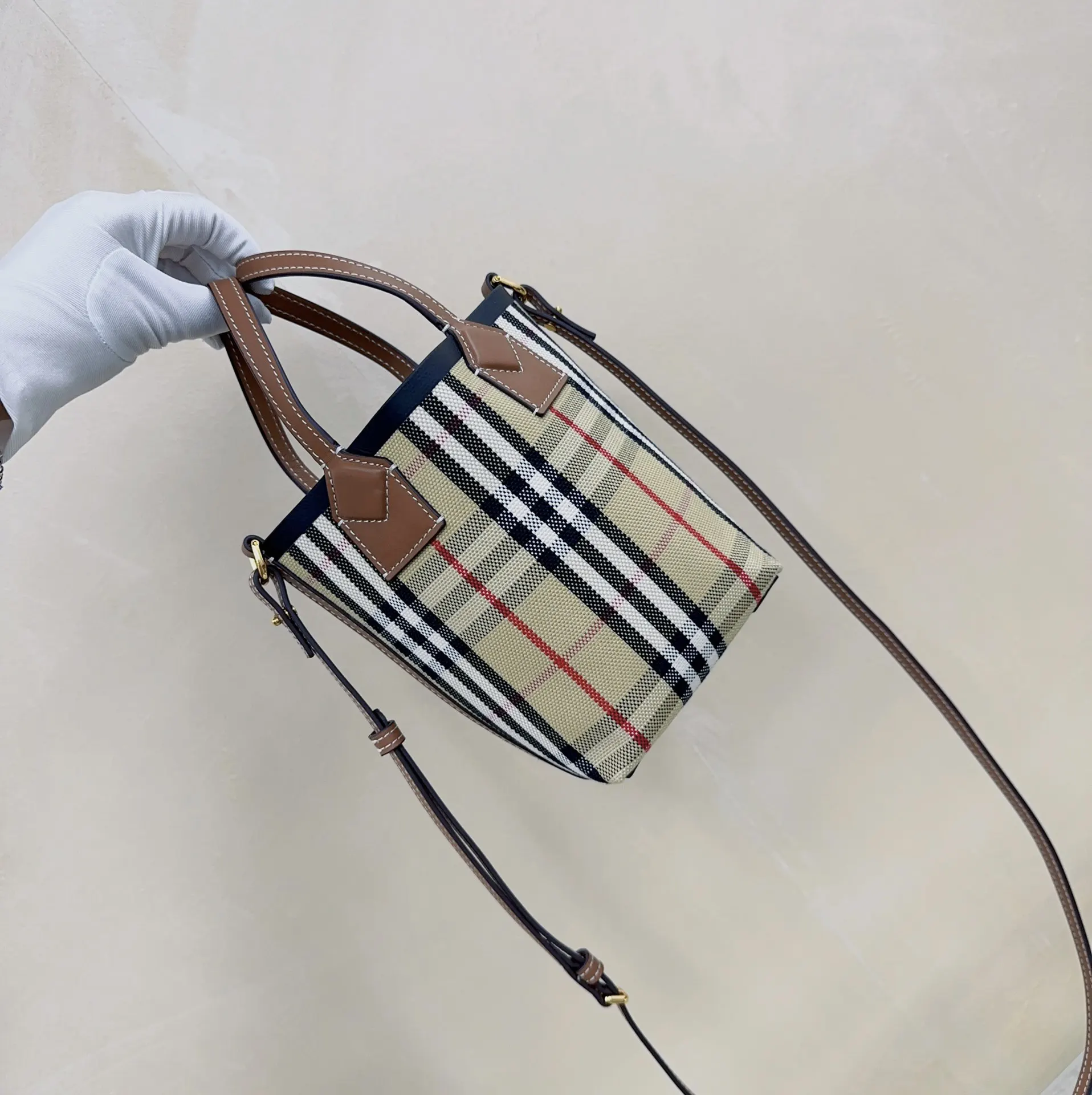 Burberry 小牛皮 托特包 大容量托特款