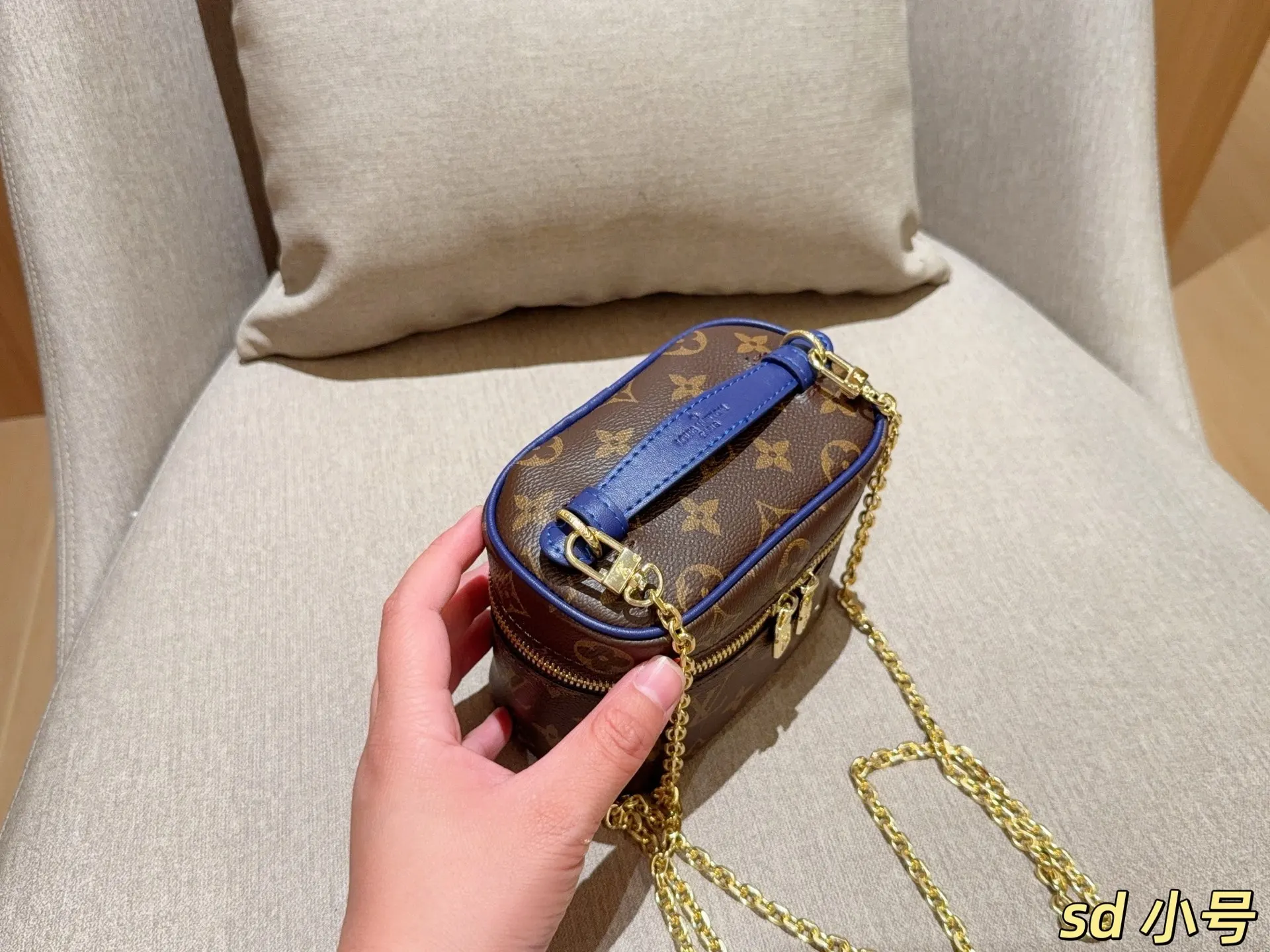 LV 化妆包 便携收纳款