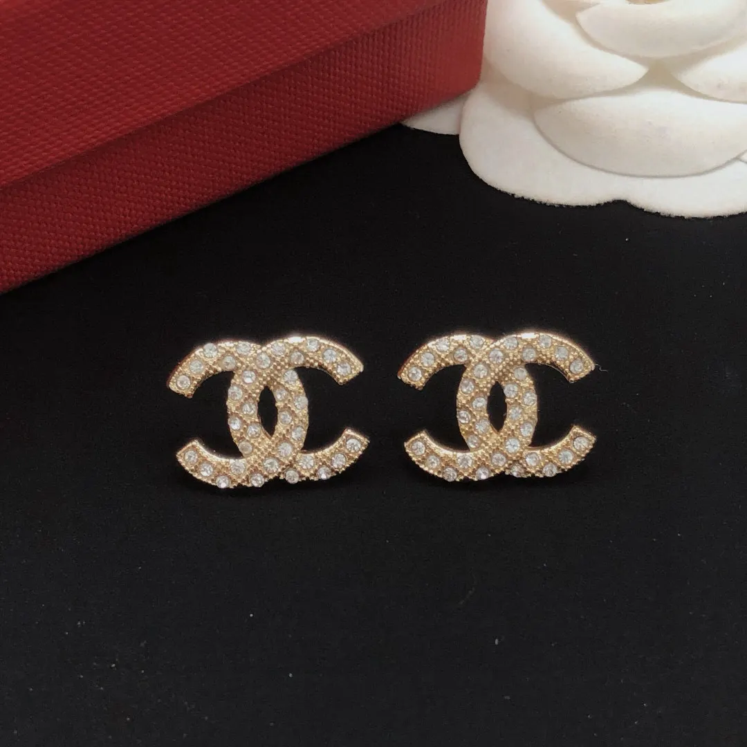 Chanel 双C 耳钉 小巧点缀 耳饰
