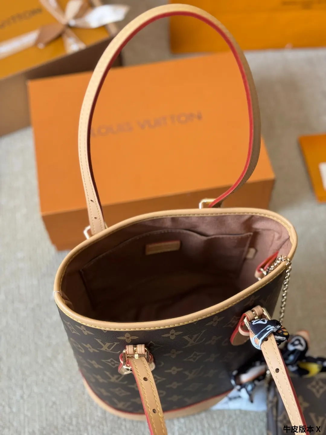 LV 牛皮 手袋出自 Match 系列 宣 收納包 旅行收納款