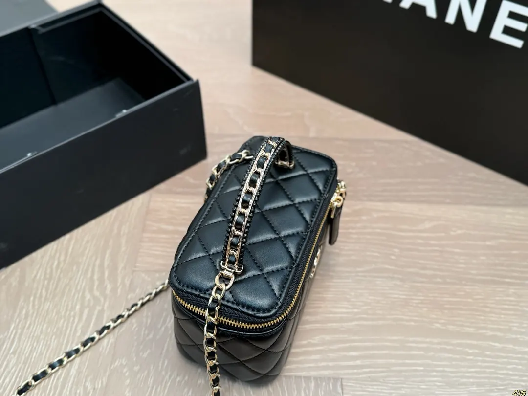 CHANEL 羊皮 羊皮纹 手柄化妝盒 那么好看 那么 斜背包 輕便斜挎款