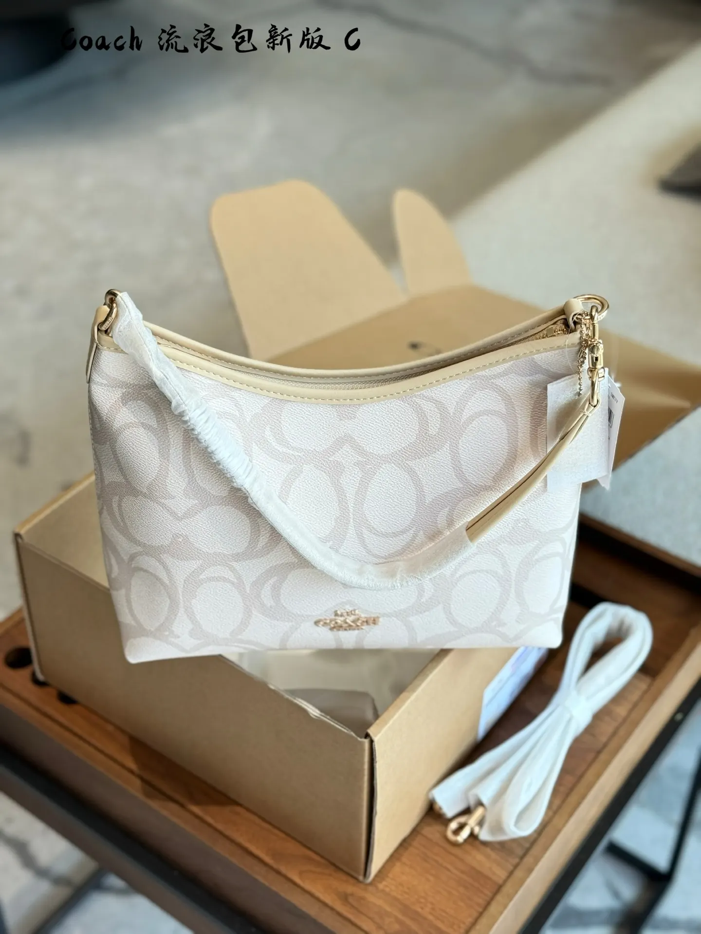 Coach 老花 新版 色来喽 全新 色的老花更加优雅大气 斜背包 輕便斜挎款