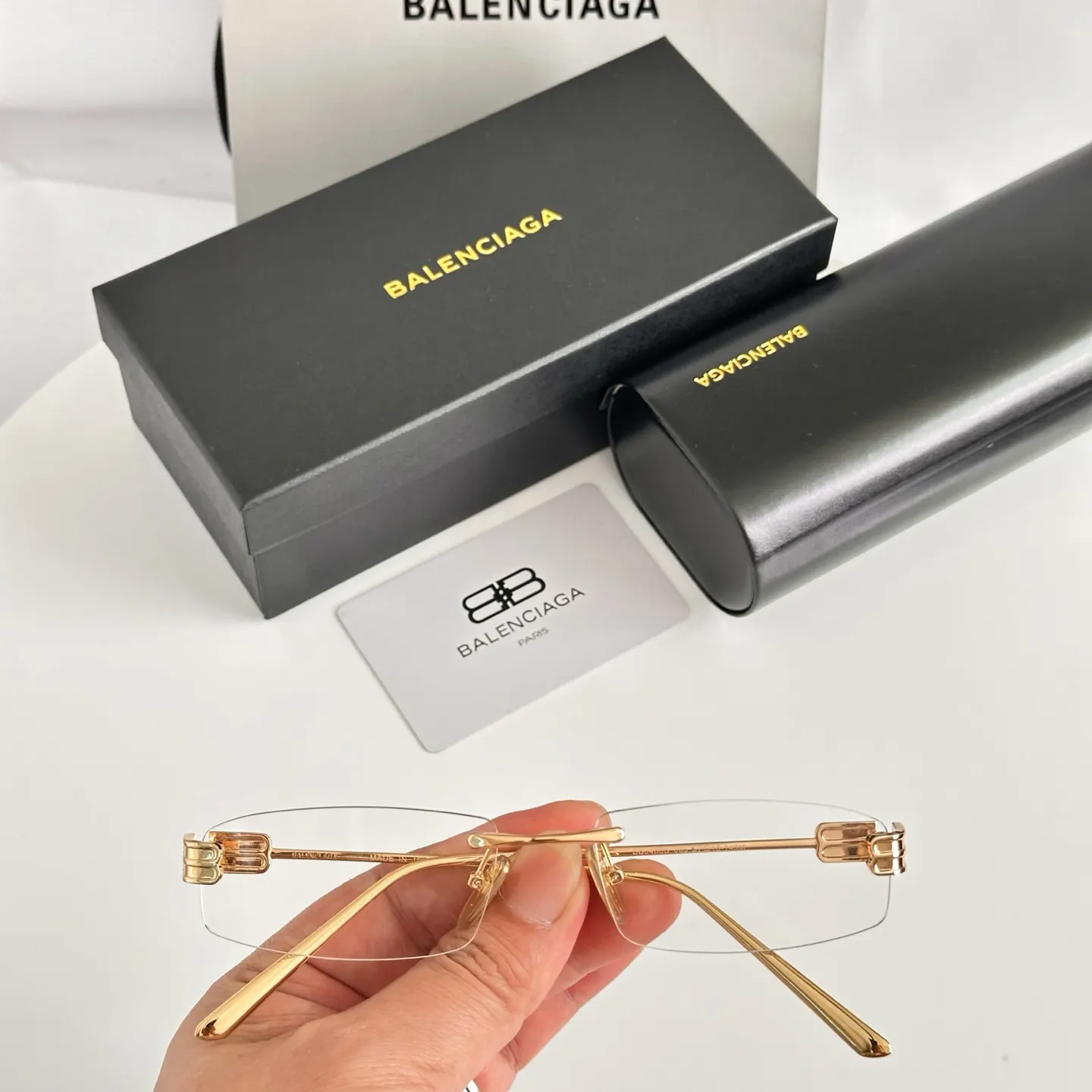 Balenciaga BB0488S 太阳镜 精致搭配款
