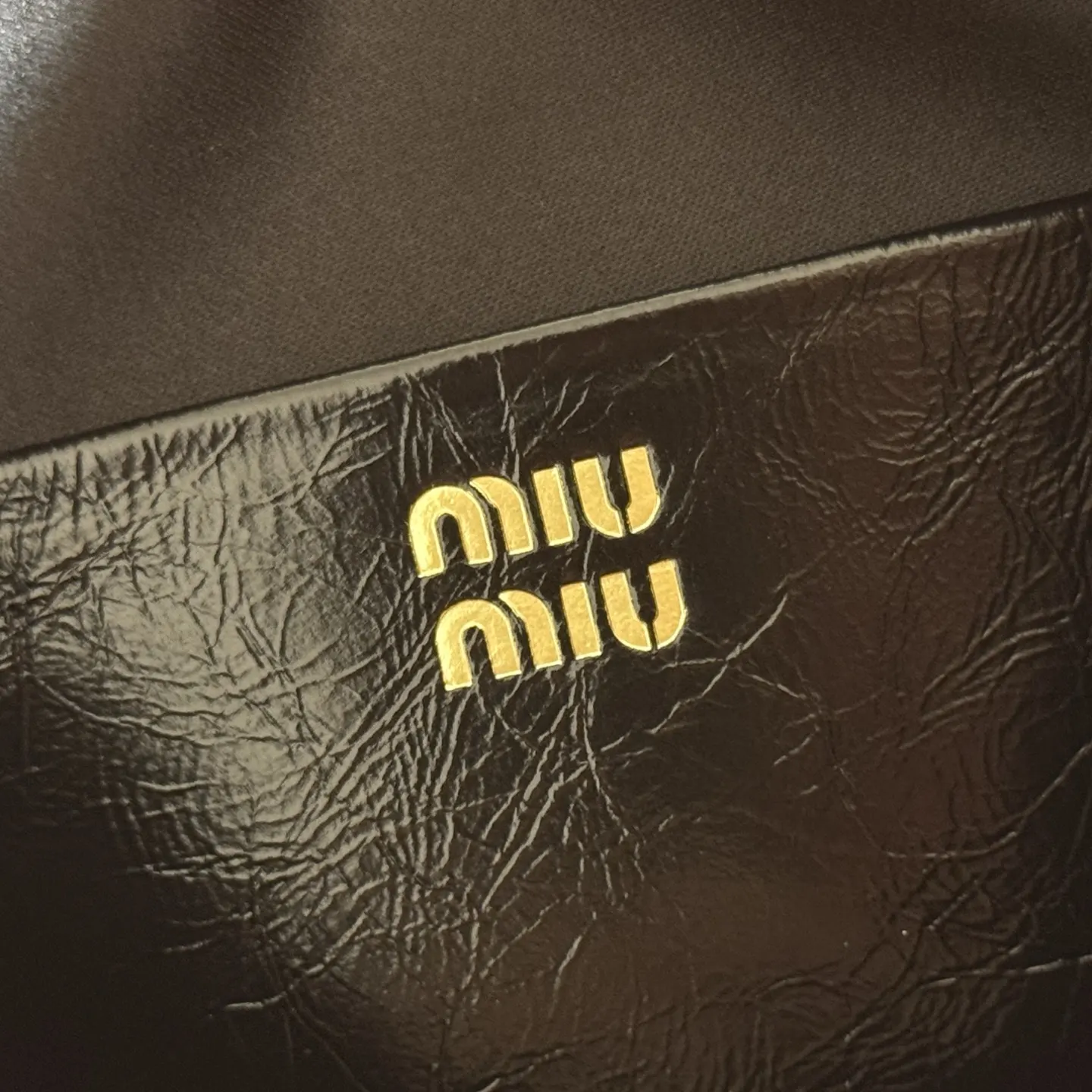 Miu 牛皮 腋下包 復古腋下背款(數字9) Miu 牛皮 腋下包 復古腋下背款(數字9)