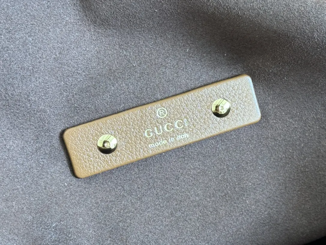 Gucci 棕色 金色 牛皮 手拿包 精致手拿款(數字9) Gucci 棕色 金色 牛皮 手拿包 精致手拿款(數字9)