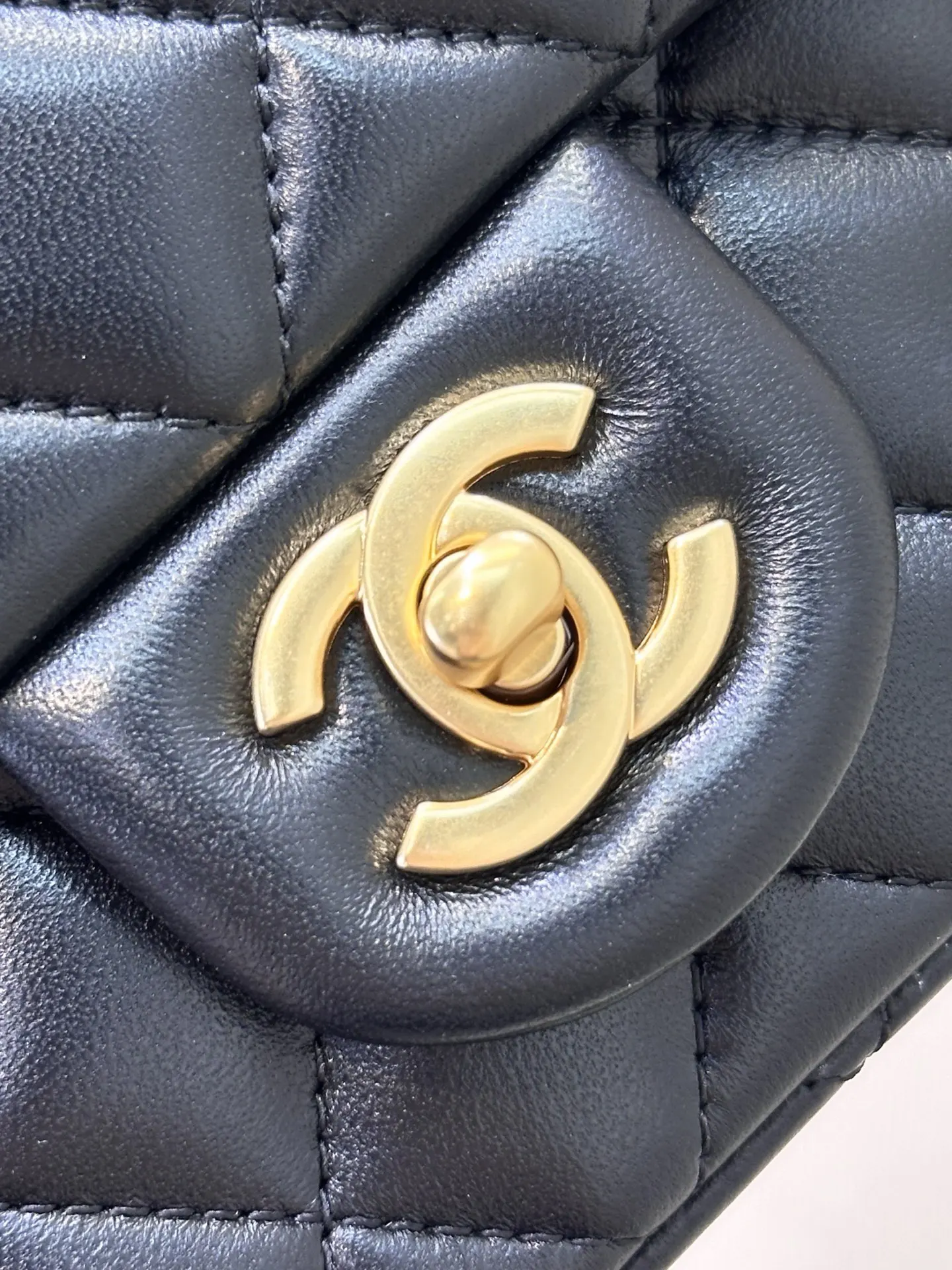 Chanel 蓝色牛皮链条包 迷你斜挎