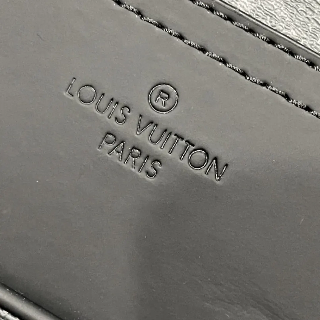 Louis Vuitton 竖形托特包