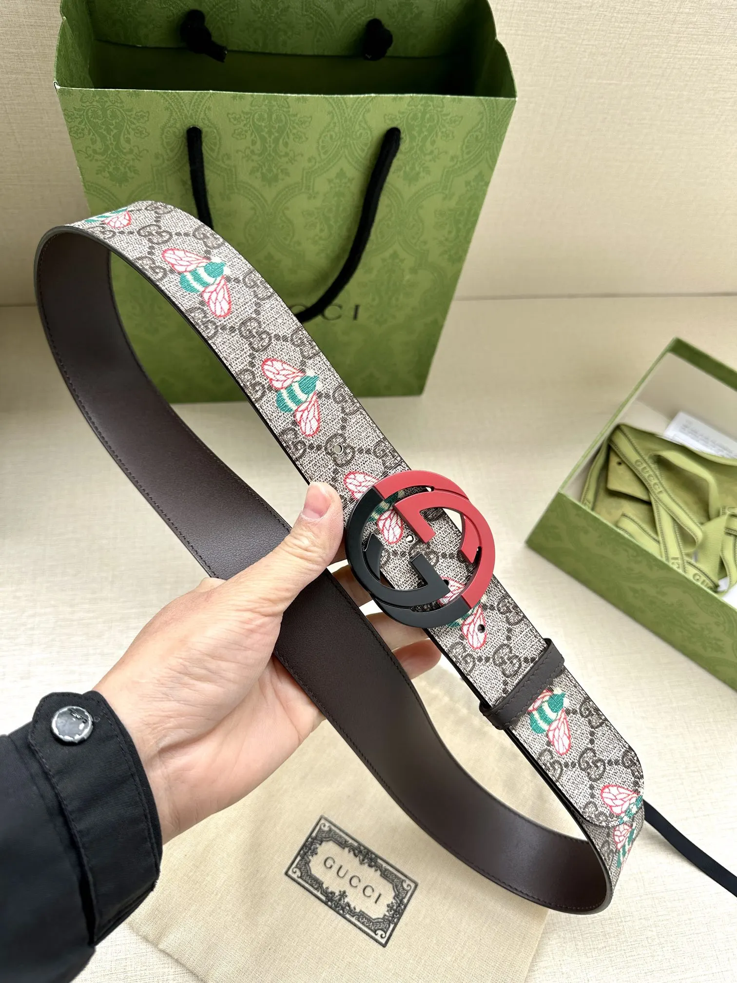 Gucci 双G扣牛皮腰带