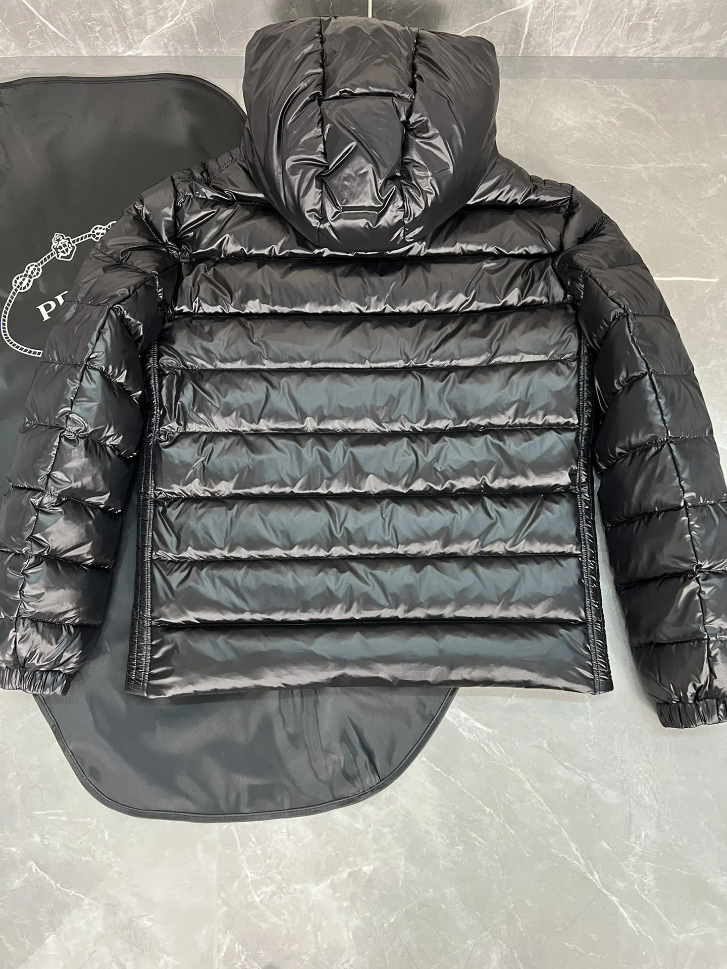 Prada 三角标 外套 通勤休闲