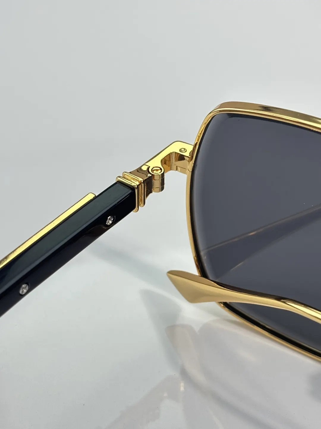 Cartier 墨镜 时尚防晒款 款11