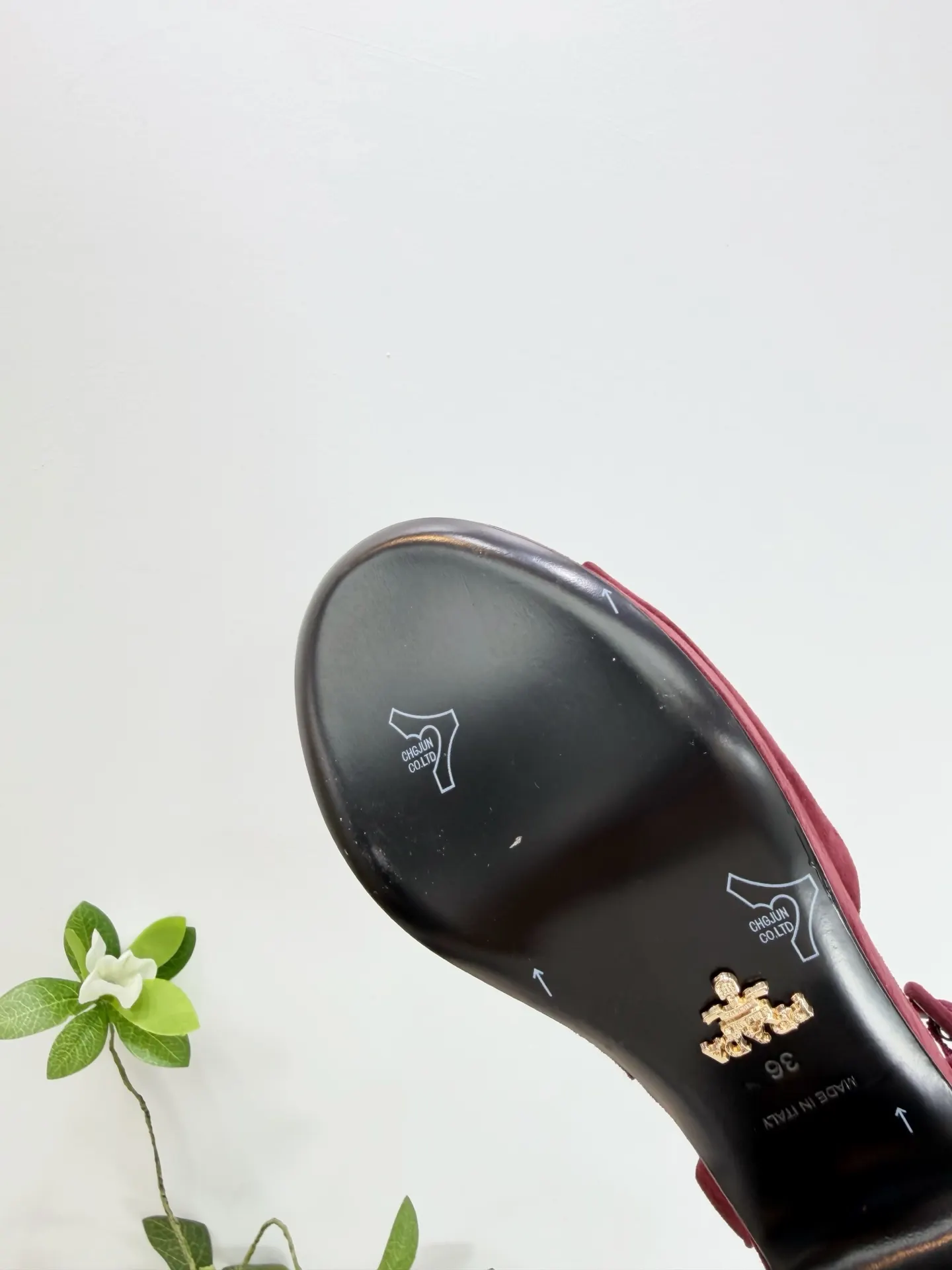 PRADA 羊皮 休闲鞋 舒适百搭款