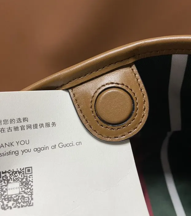 Gucci GG Emblem 水桶包 休閒水桶款