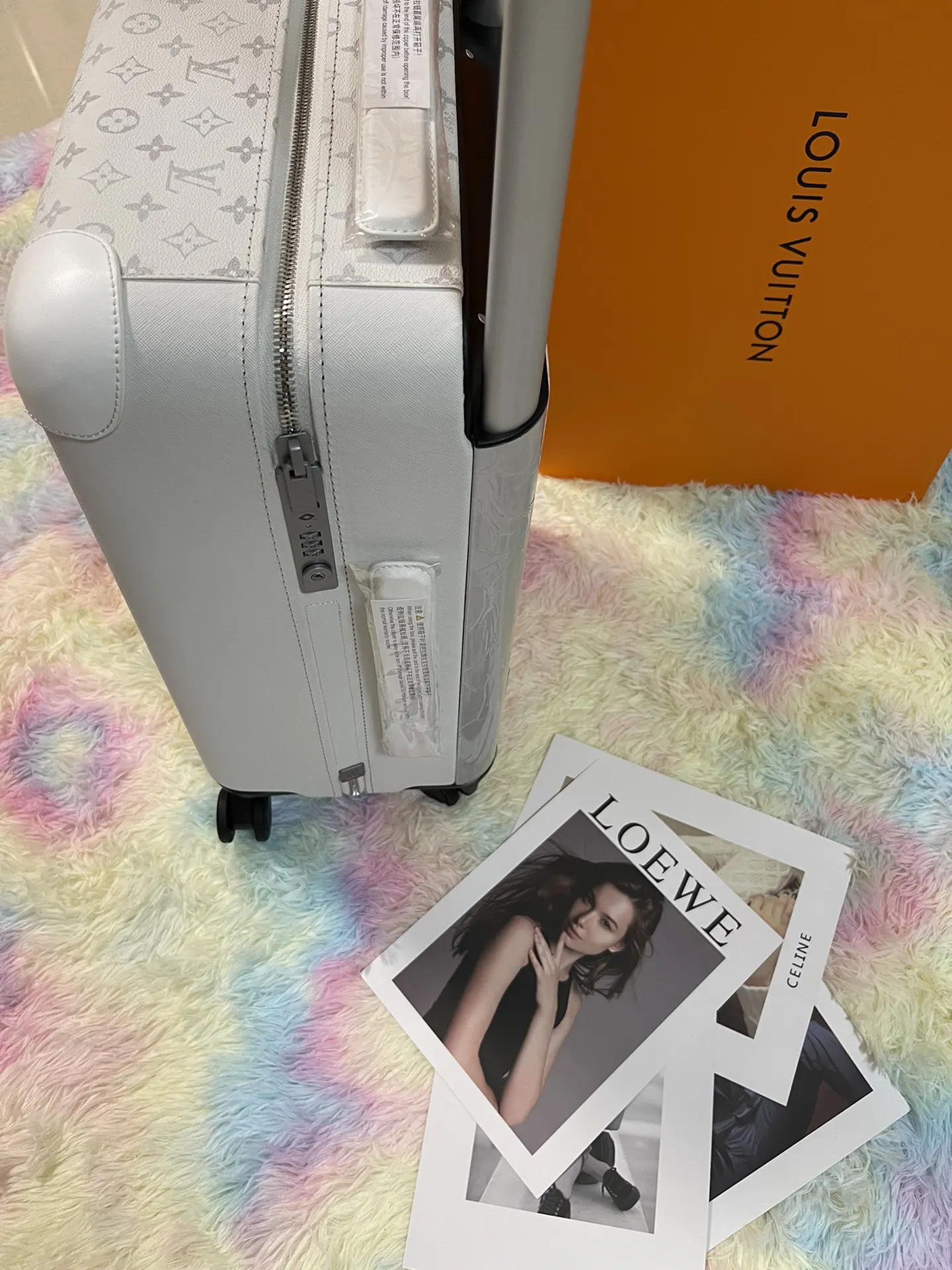 LV 銀色 帆布 工业設計行业翘楚 Marc Newson 为 行李箱 旅行拉杆款 輕便出行款