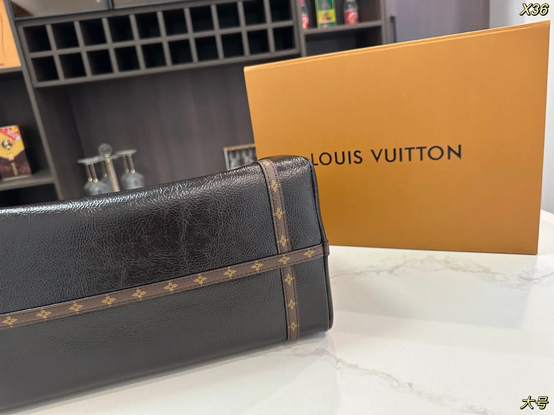 LV 斜挎包 轻便斜挎款