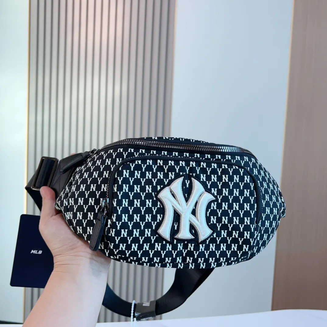 MLB腰包 相信喜欢日韩穿搭风格的宝宝 全称 Maj 休闲腰包款