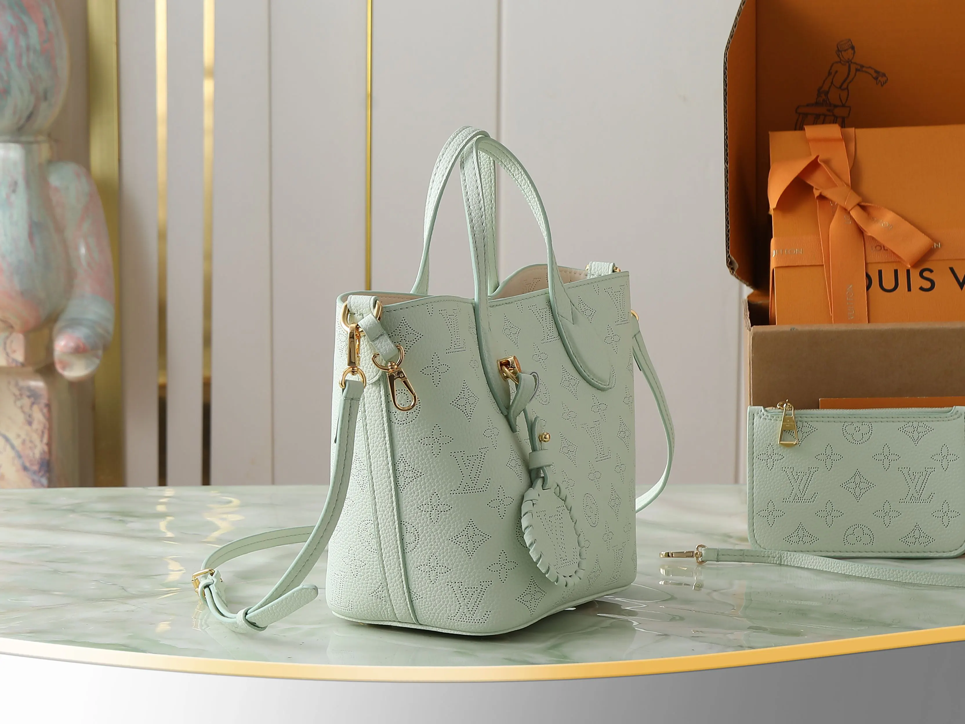 LV tote bag, large-capacity commuter model Image 2