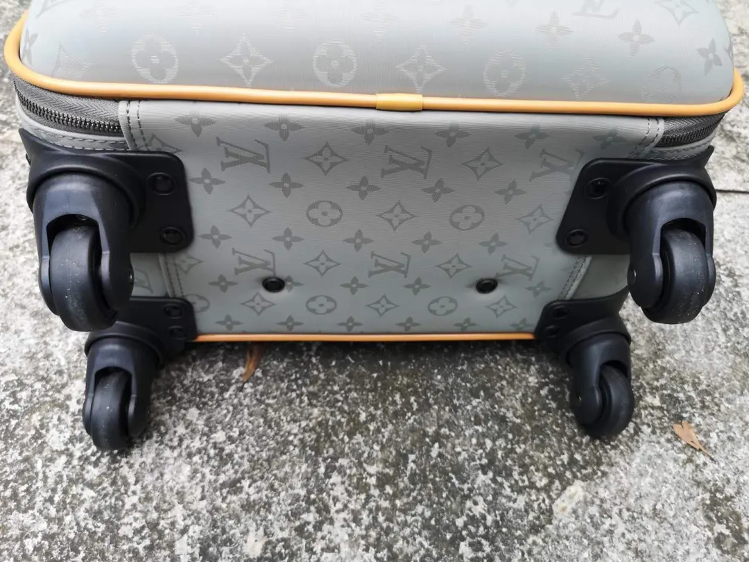 LV 產品 实 行李箱 旅行拉杆款 輕便出行款