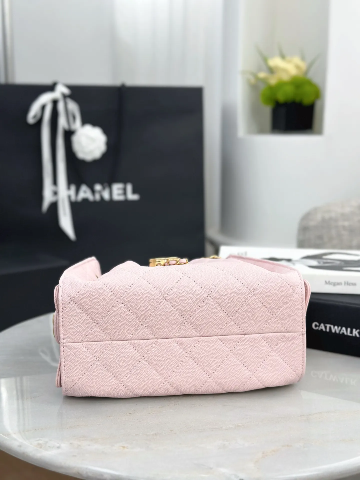 Chanel 22 Bag 粉色牛皮鏈條包 小號
