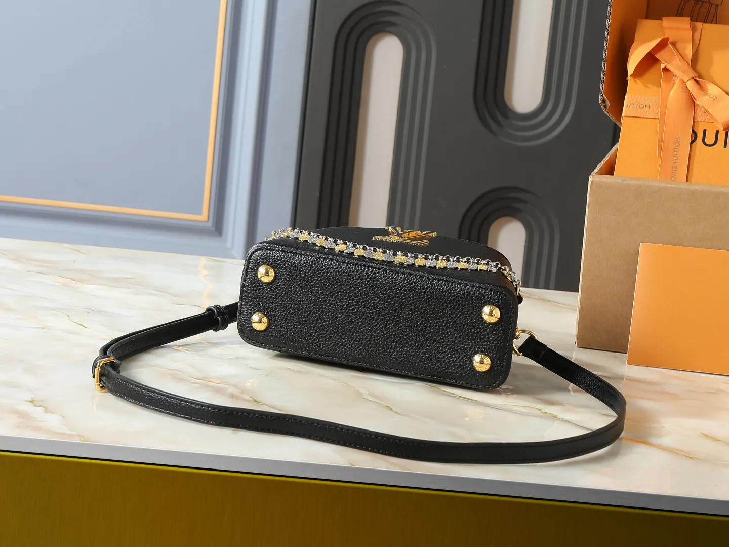 LV Capucines 牛皮 链条包 精致链条款