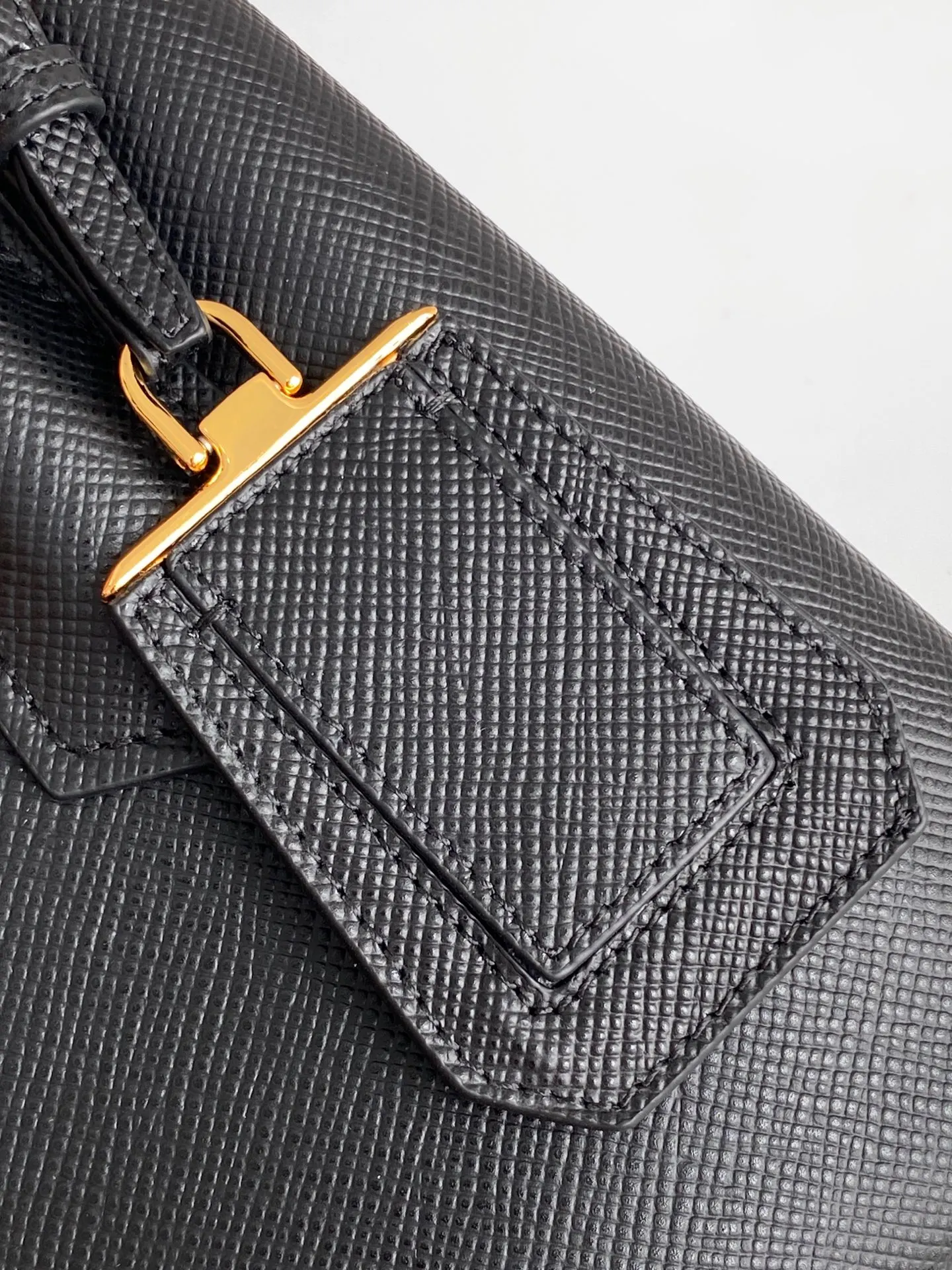 Prada Saffiano 1BG443 迷你 金色 皮革 手提包