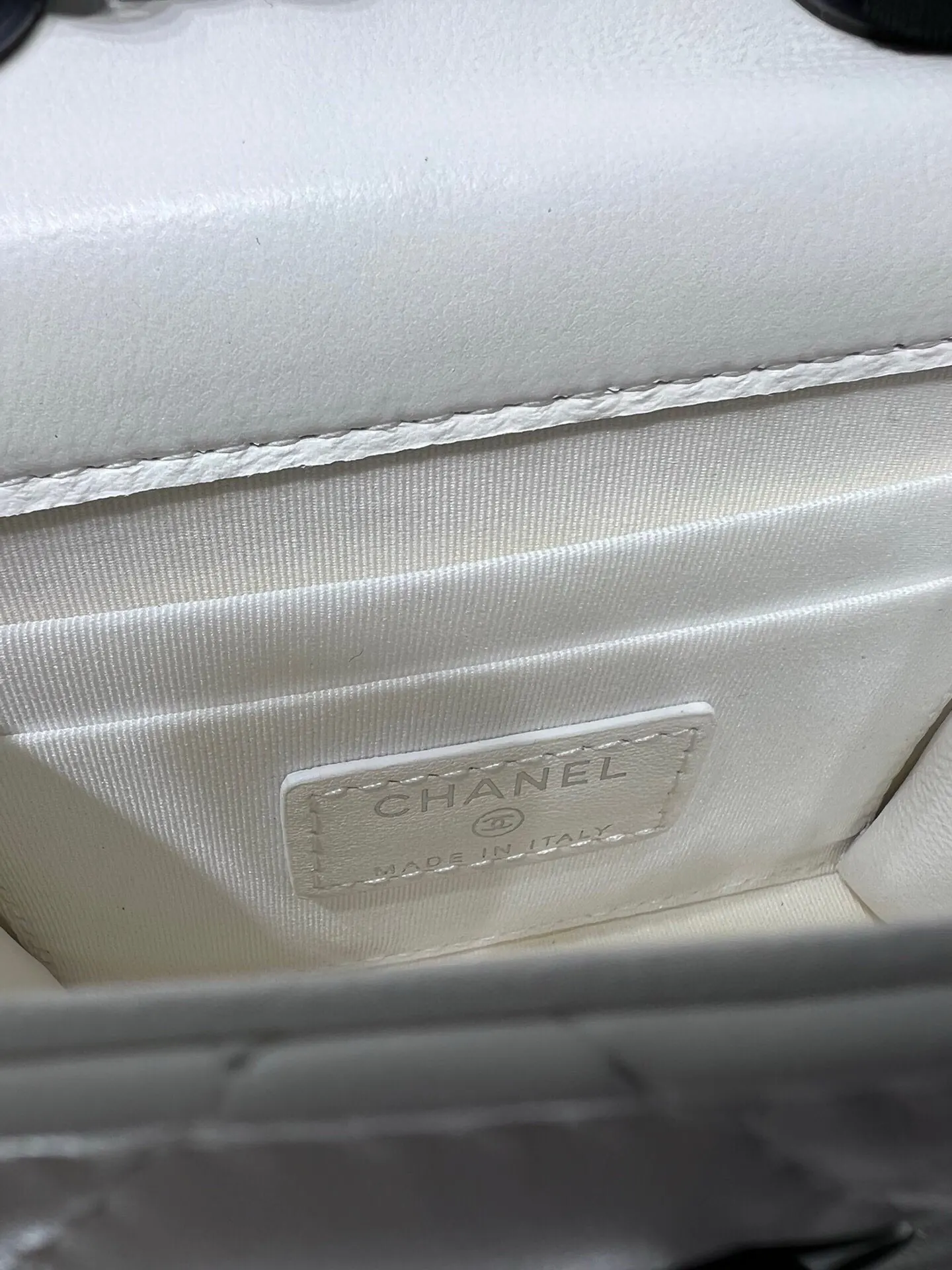 Chanel 小羊皮22 Bag链条包 单肩斜挎