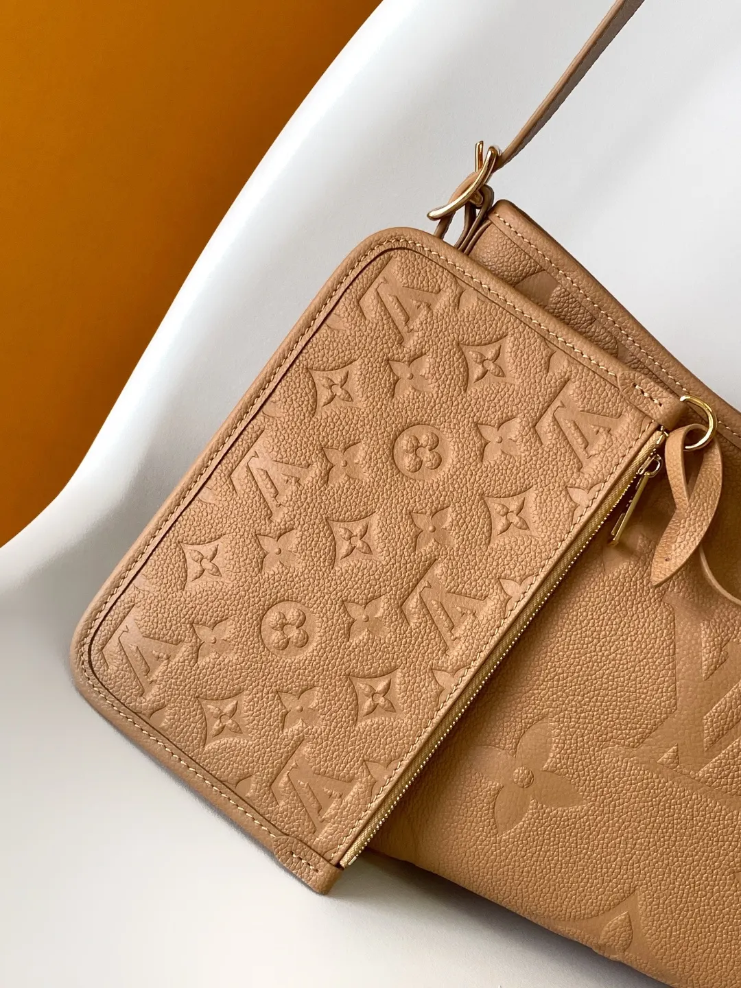 CarryAll 白色 米白 Mo手拿包 精致手拿款