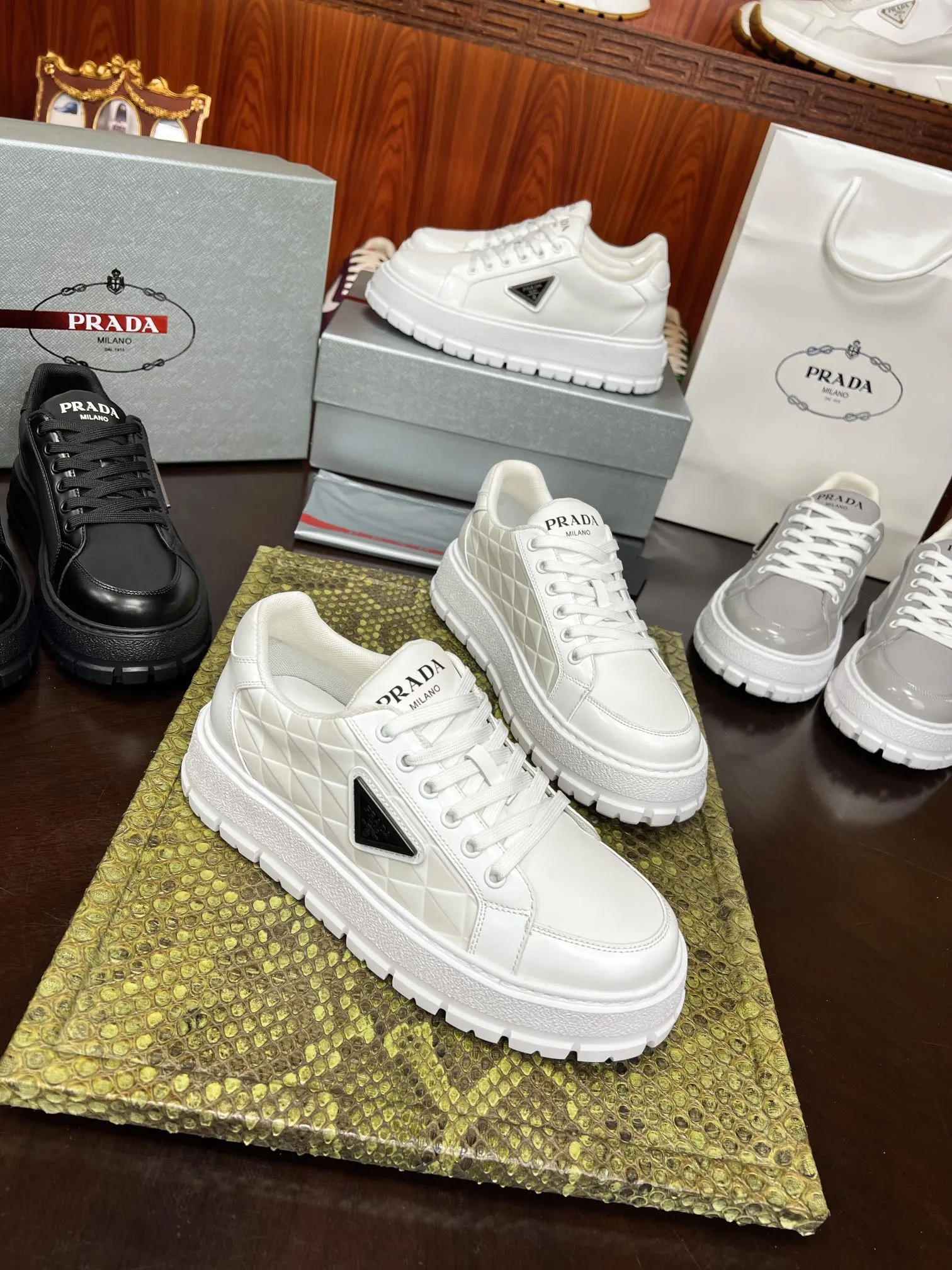 PRADA 牛皮 休闲鞋 舒适百搭款