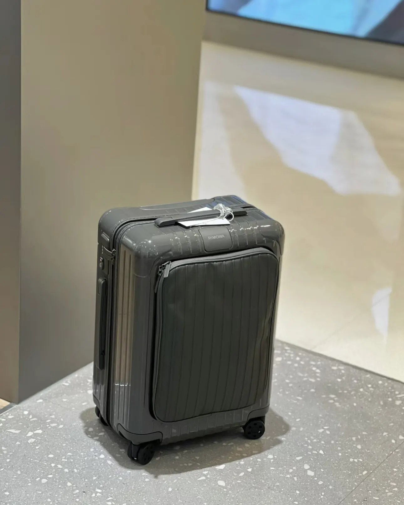 Essential Sleeve 系列 经常出差 需 行李箱 旅行拉杆款 轻便出行款