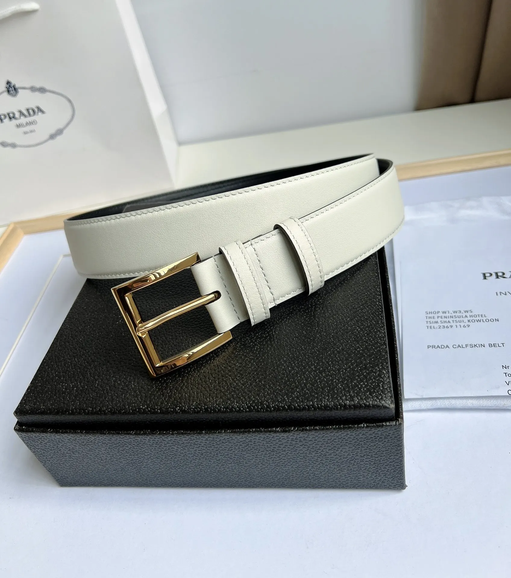 Prada 白色皮革腰带 金色方扣款