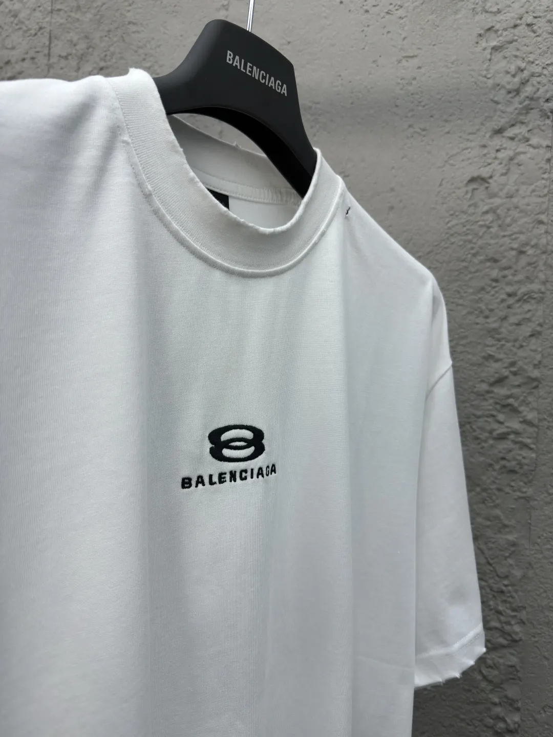 Balenciaga 純棉 Logo 短袖T恤 宽松休閒(數字8) Balenciaga 純棉 Logo 短袖T恤 宽松休閒(數字8)