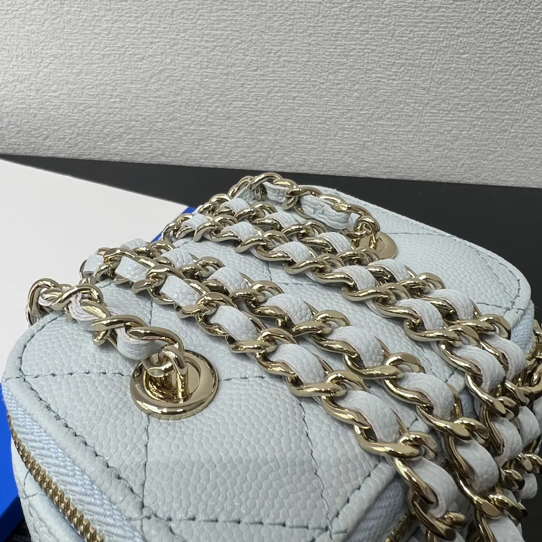 CHANEL 棕色鱼子酱牛皮翻盖链条包 金扣款