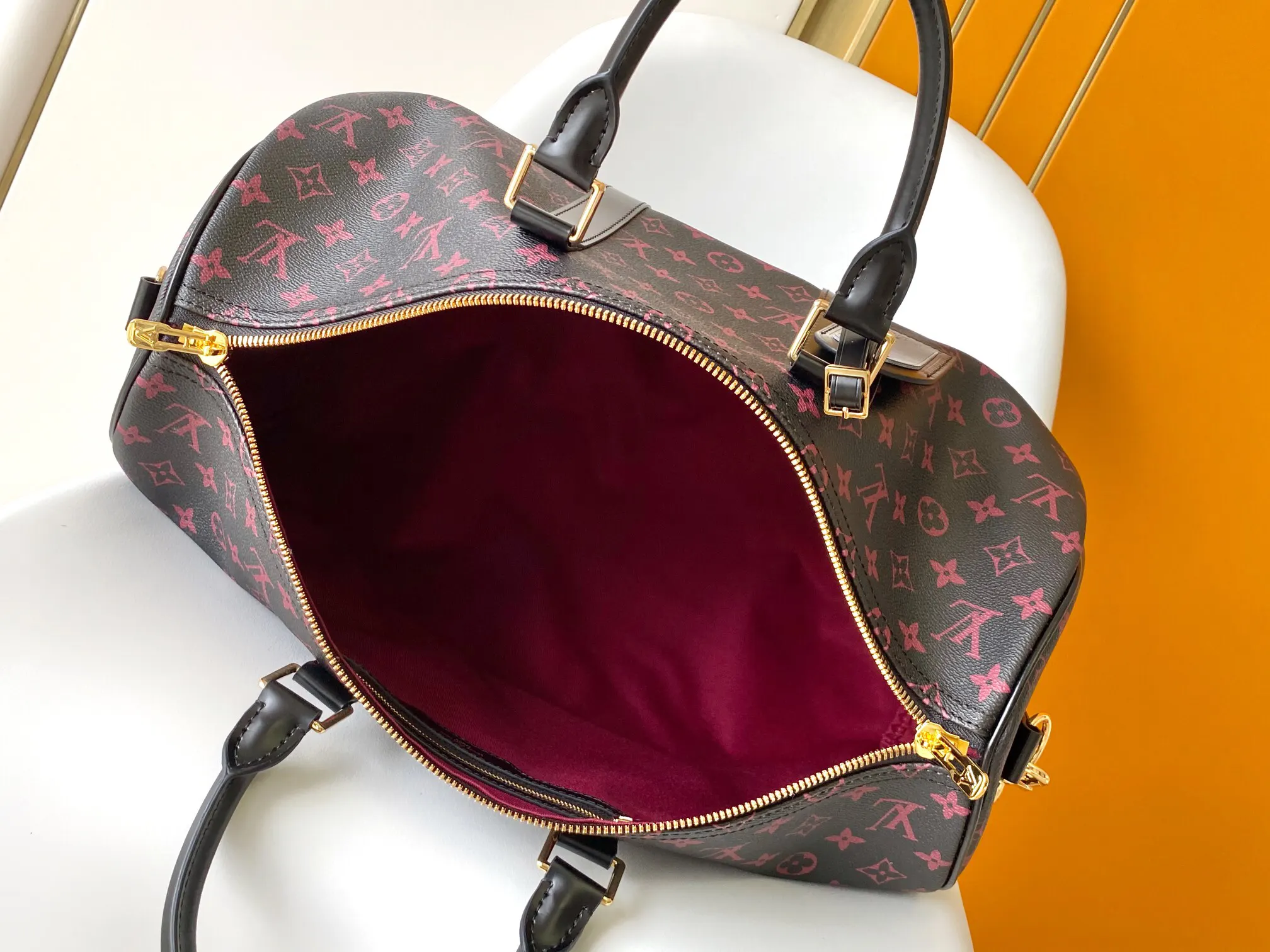 Keepall 黑色 金色 牛皮 旅行袋 大容量旅行款(數字9) Keepall 黑色 金色 牛皮 旅行袋 大容量旅行款(數字9)