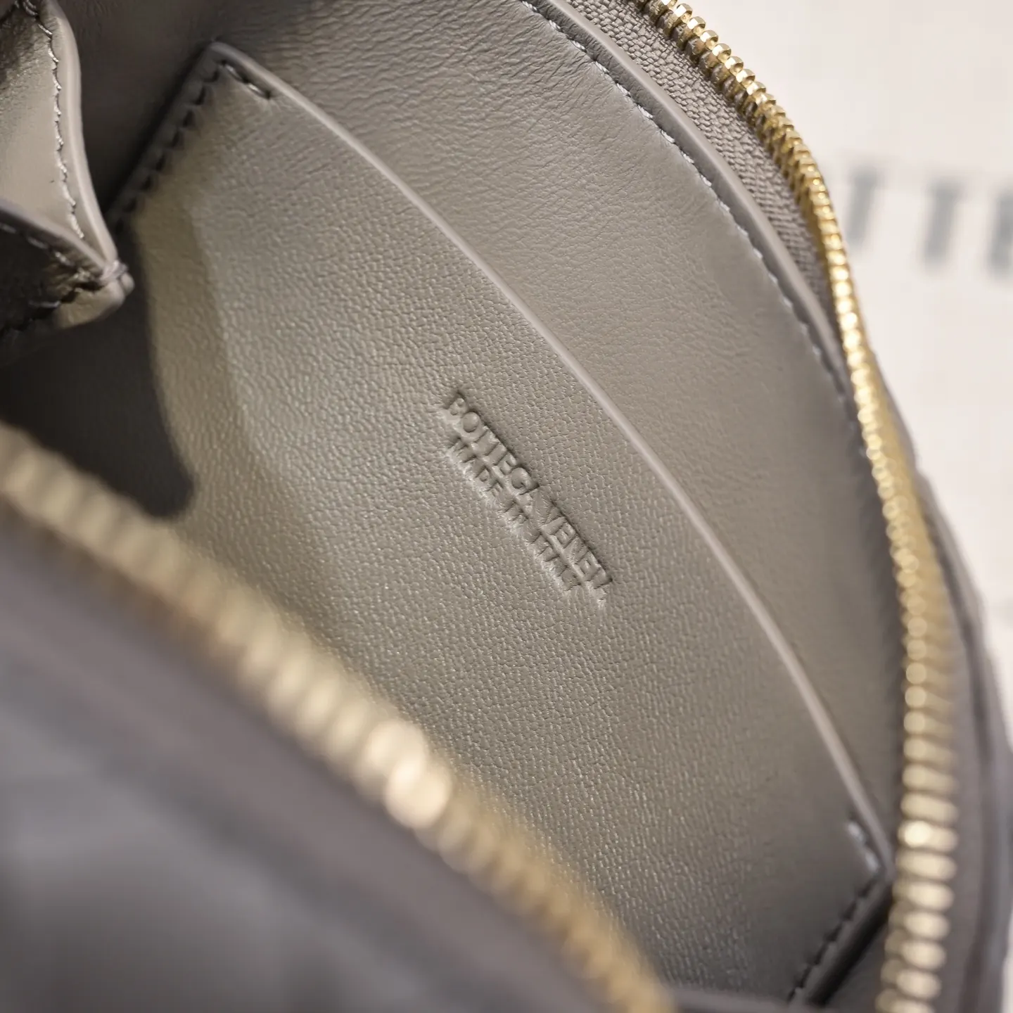 Bottega Veneta 腋下包 复古腋下背款