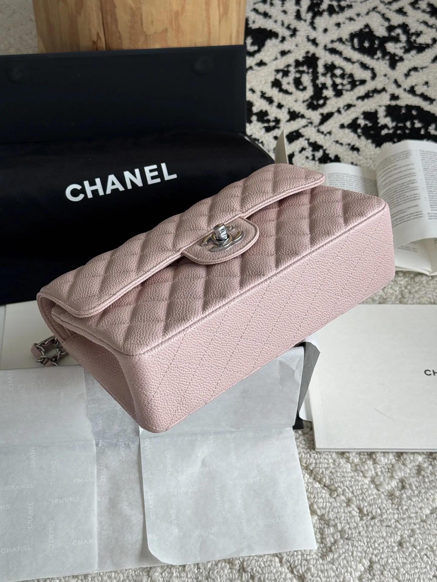 Chanel 荔枝紋牛皮翻蓋鏈條包 單肩斜挎(數字5) Chanel 荔枝紋牛皮翻蓋鏈條包 單肩斜挎(數字5)