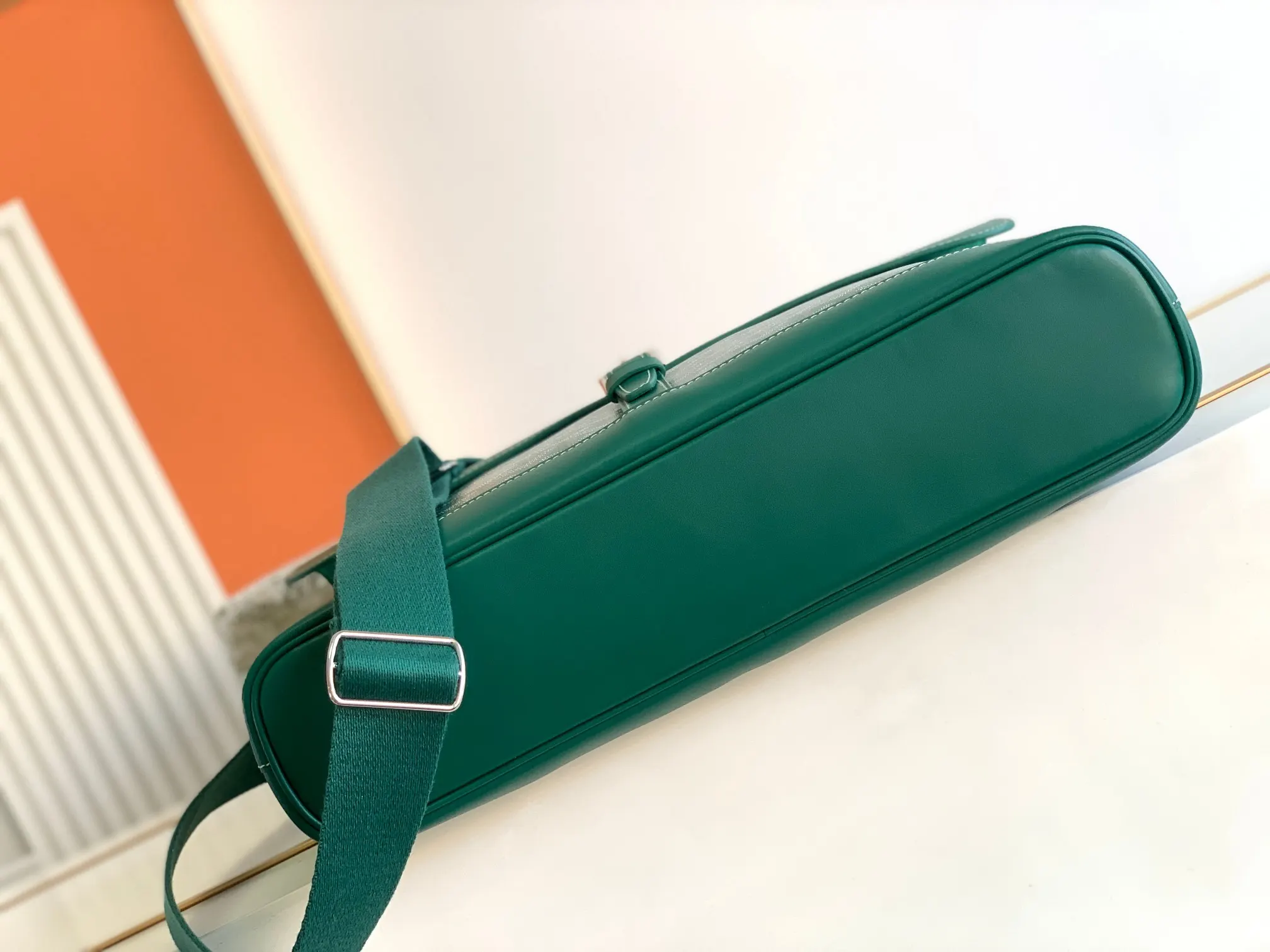 Briefcase Business Commuter Classic Leather