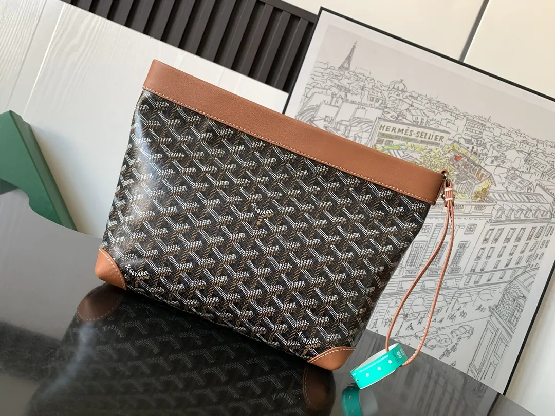 CONTI手拿包是存放日常个人物品的理想伴侣 精致手拿款