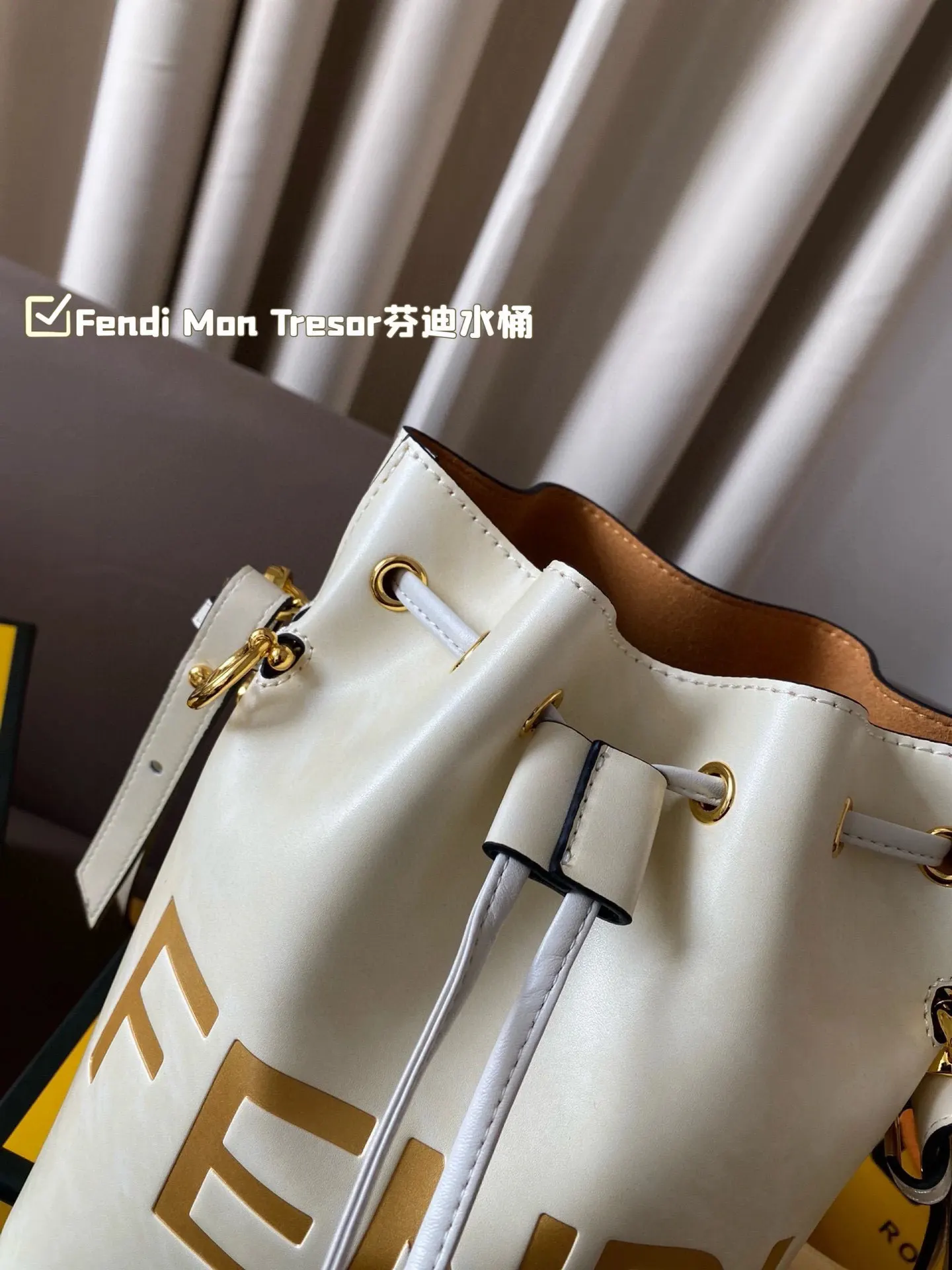 Fendi 小水桶大容量真的太能装啦 小水桶 妥妥復古街头 水桶包 休閒水桶款